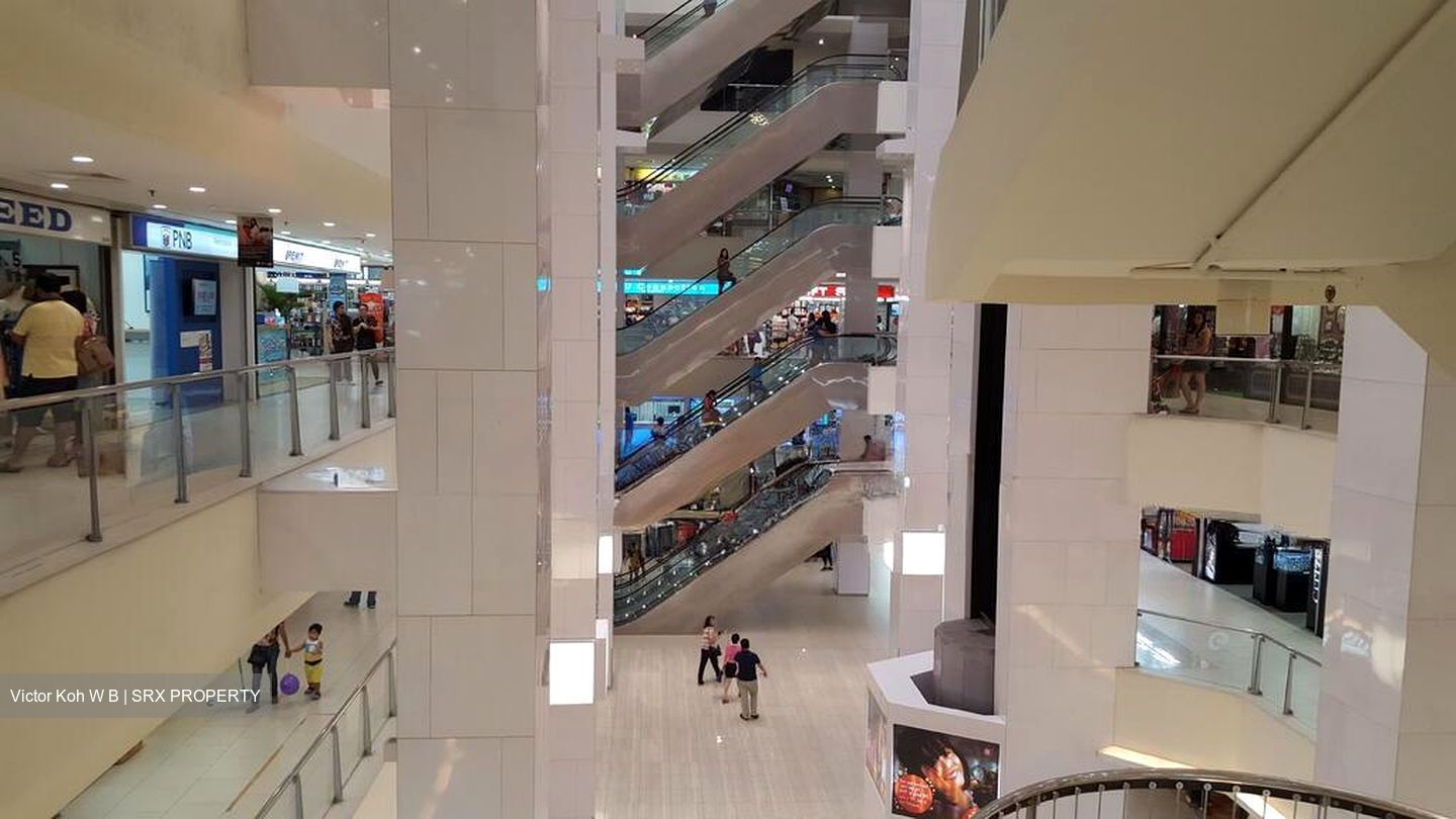 Lucky Plaza (D9), Retail #504182811